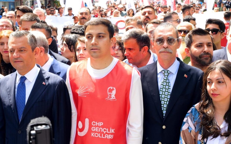 ERDAL BEŞİKCİOĞLU, 19 MAYIS ATATÜRK´Ü ANMA GENÇLİK VE SPOR BAYRAMI KAPSAMINDA ANITKABİR´E YÜRÜDÜ
