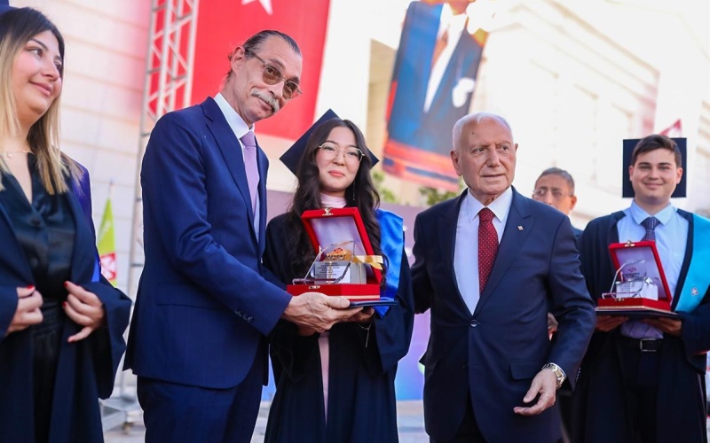 ETİMESGUT BELEDİYE BAŞKANIMIZ SN. ERDAL BEŞİKCİOĞLU, BAŞKENT ÜNİVERSİTESİ´NİN MEZUNİYET TÖRENİNE KATILDI