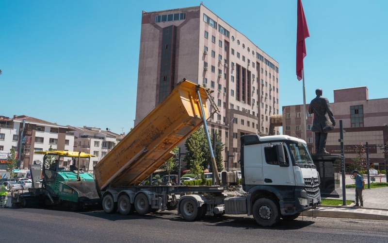 ETİMESGUT’TA CADDE VE SOKAKLAR YENİLENMEYE DEVAM EDİYOR