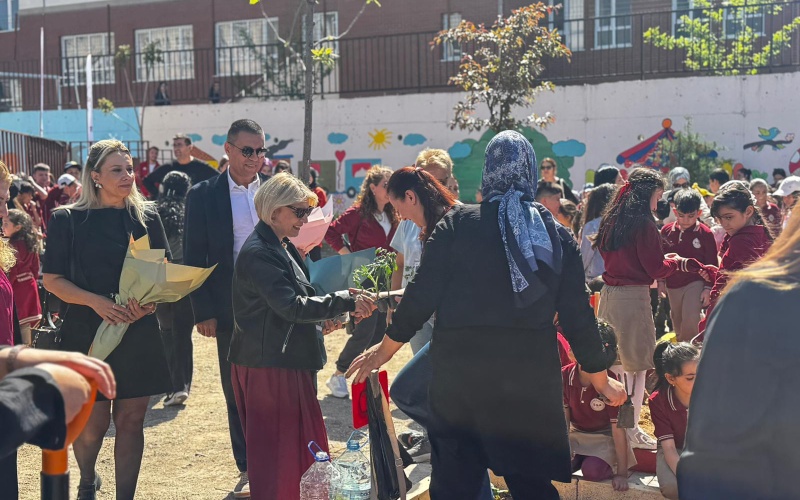 ŞEHİT VOLKAN KÜLEKCİ İLKOKULU’NDA DOĞA İLE İÇ İÇE EĞİTİM: ETİMESGUT BELEDİYESİ TARAFINDAN HER SINIFA ÖZEL HOBİ BAHÇELERİ AÇILDI